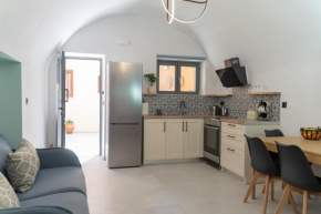 ARCH HOME, luxury property with private parking